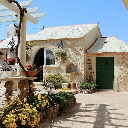 Apartments Nejasmic - Little House For Peaceful And Domestic Vacation Bol Zewnętrze zdjęcie