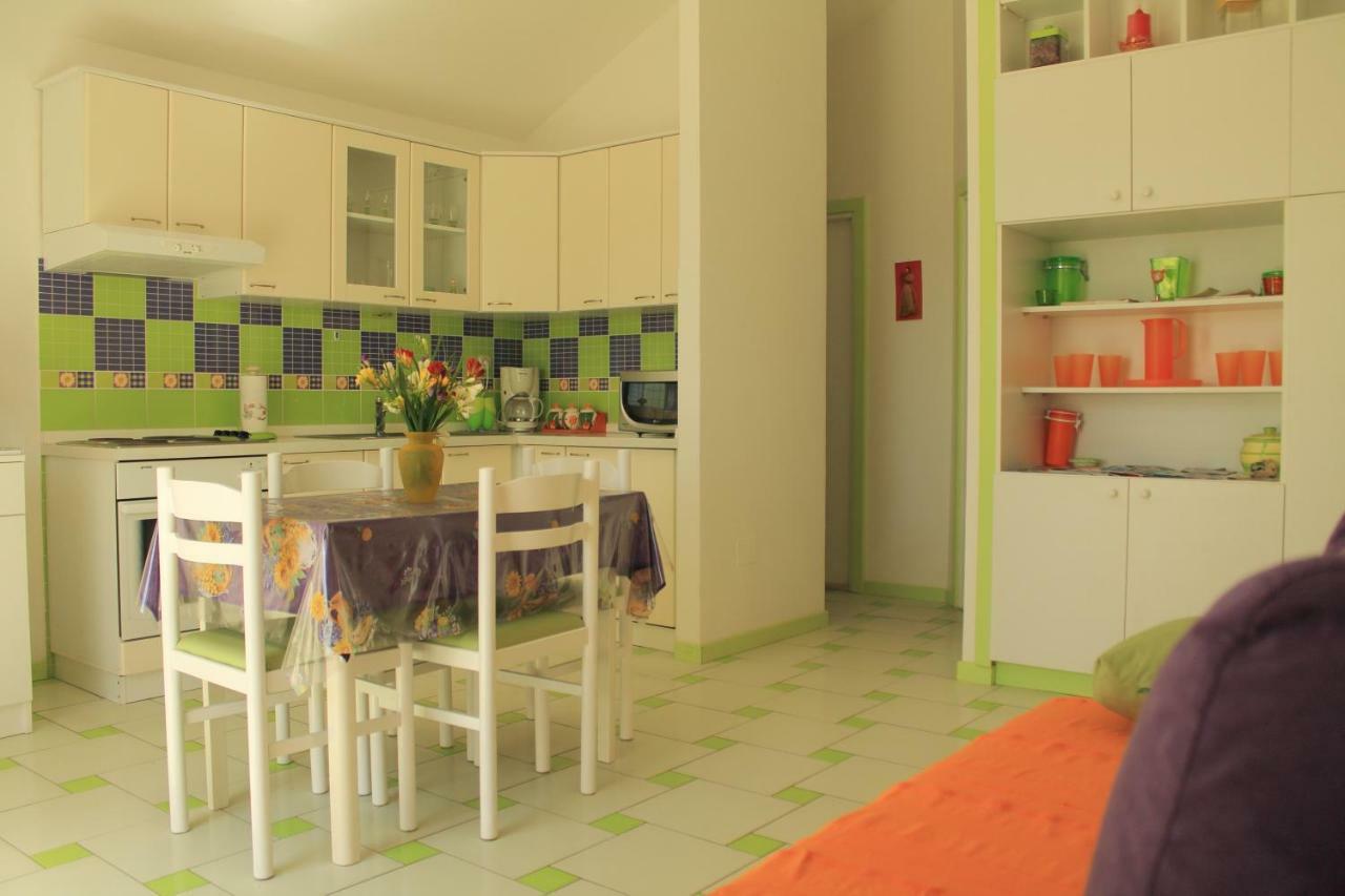 Apartments Nejasmic - Little House For Peaceful And Domestic Vacation Bol Zewnętrze zdjęcie