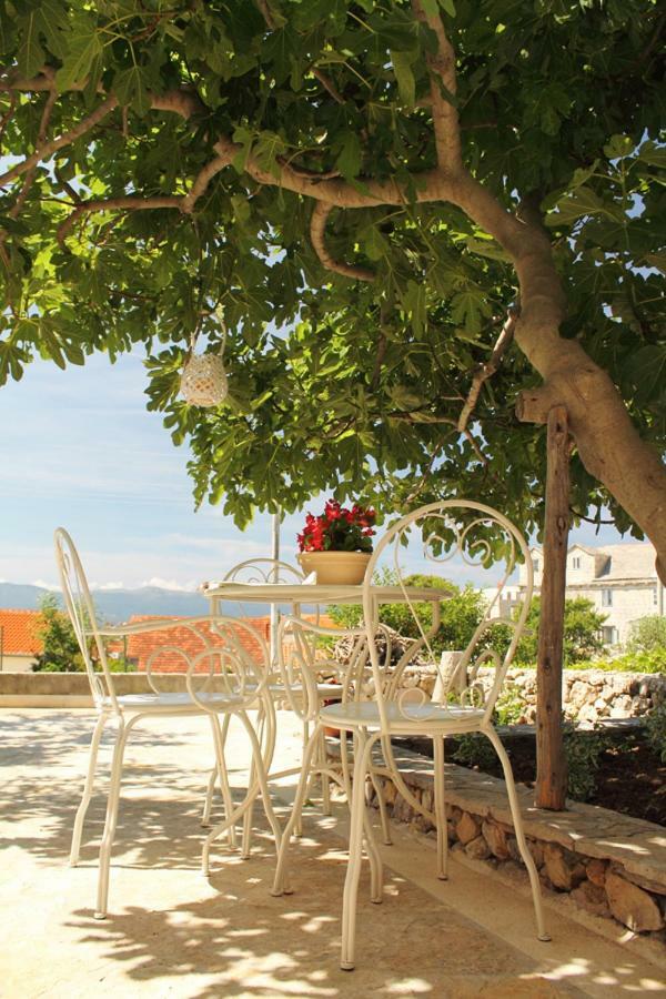 Apartments Nejasmic - Little House For Peaceful And Domestic Vacation Bol Zewnętrze zdjęcie