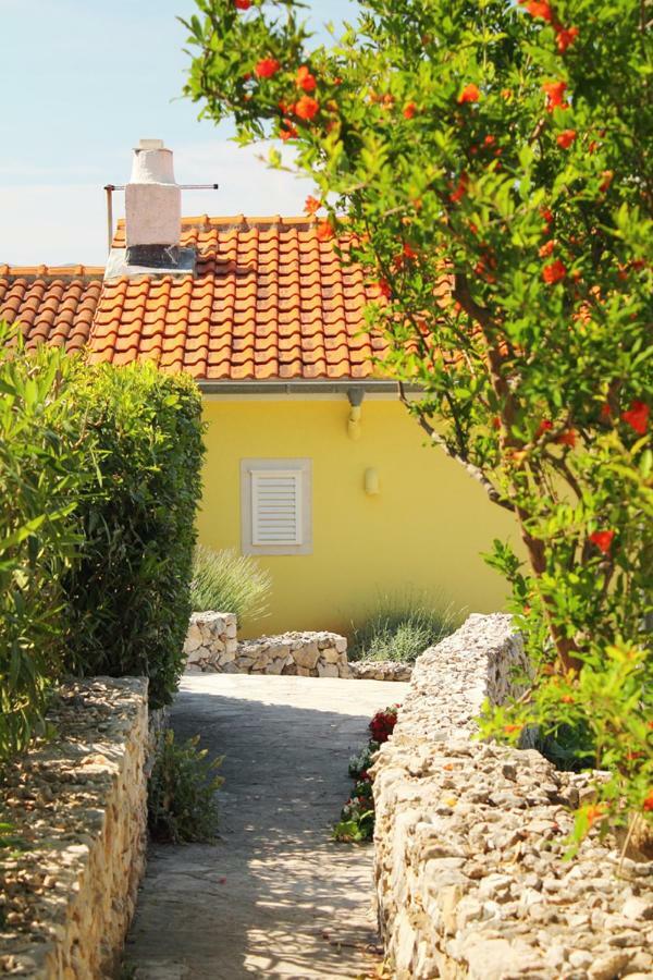 Apartments Nejasmic - Little House For Peaceful And Domestic Vacation Bol Zewnętrze zdjęcie