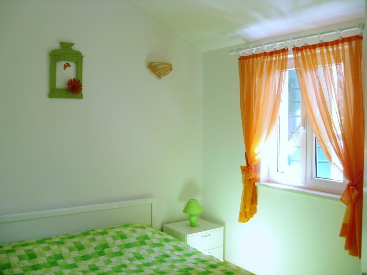 Apartments Nejasmic - Little House For Peaceful And Domestic Vacation Bol Zewnętrze zdjęcie