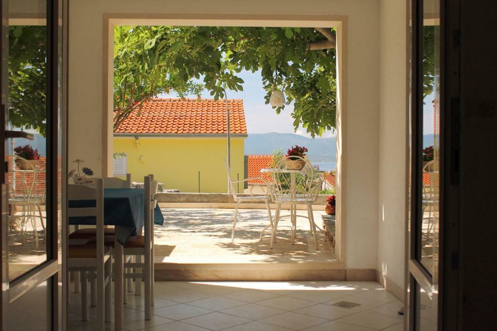 Apartments Nejasmic - Little House For Peaceful And Domestic Vacation Bol Zewnętrze zdjęcie